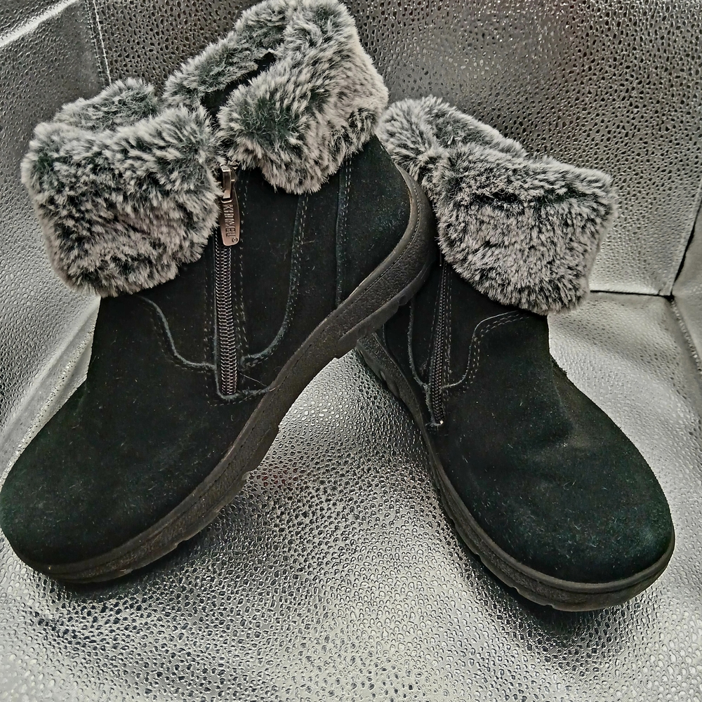 Khombu Black With Faux Fur Cuff Cold Weather Boots Womens Size 7